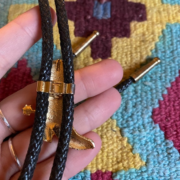Vtg cowboy boot & spur gold tone bolo tie - Picture 3 of 3